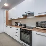 Vakantiehuis Lovely In With Kitchen Žminj