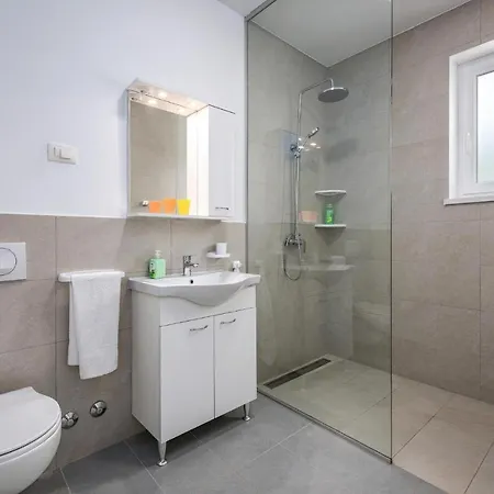 Casa vacanze Lovely In With Kitchen *