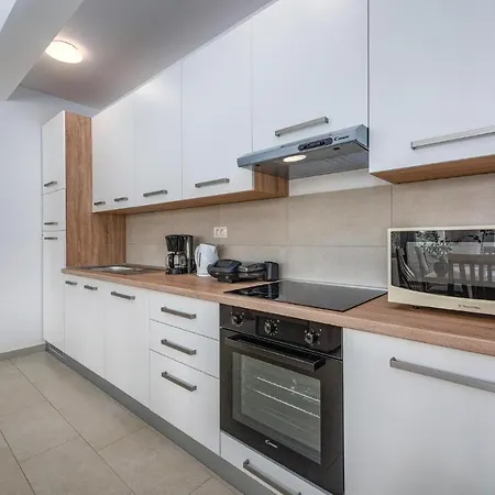 Casa vacanze Lovely In With Kitchen Žminj
